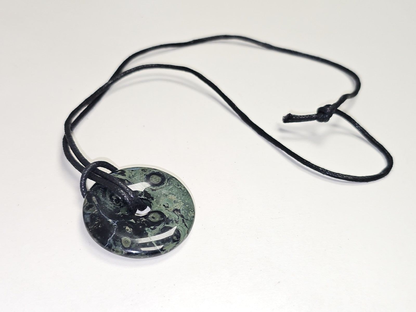 Collier pendentif donut en jaspe Kambaba pierre naturelle vert bijou femme
