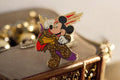 Pin's Disney Mickey Tokyo Disneyland Rythm Of The World doré brillant