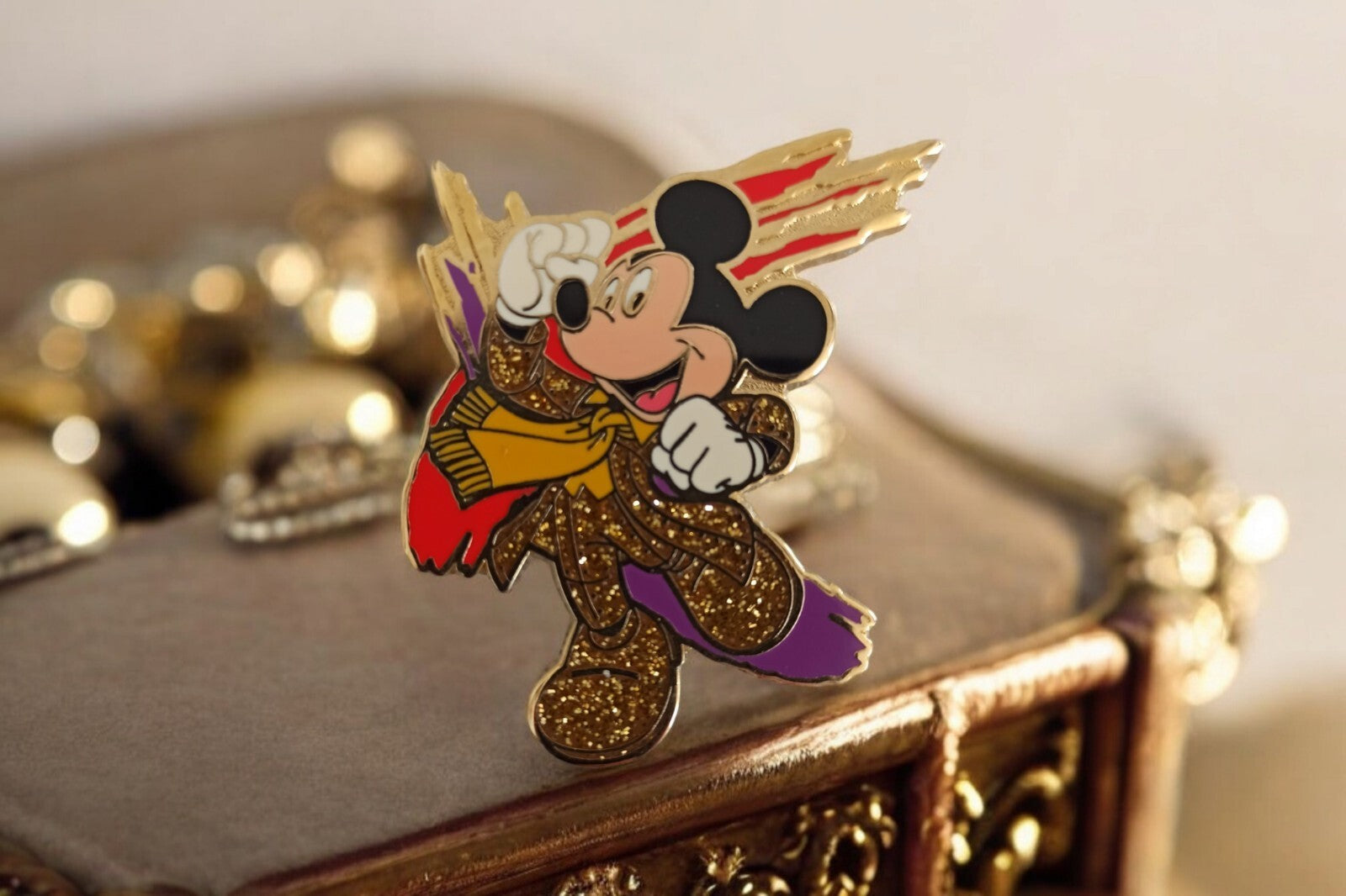 Pin's Disney Mickey Tokyo Disneyland Rythm Of The World doré brillant