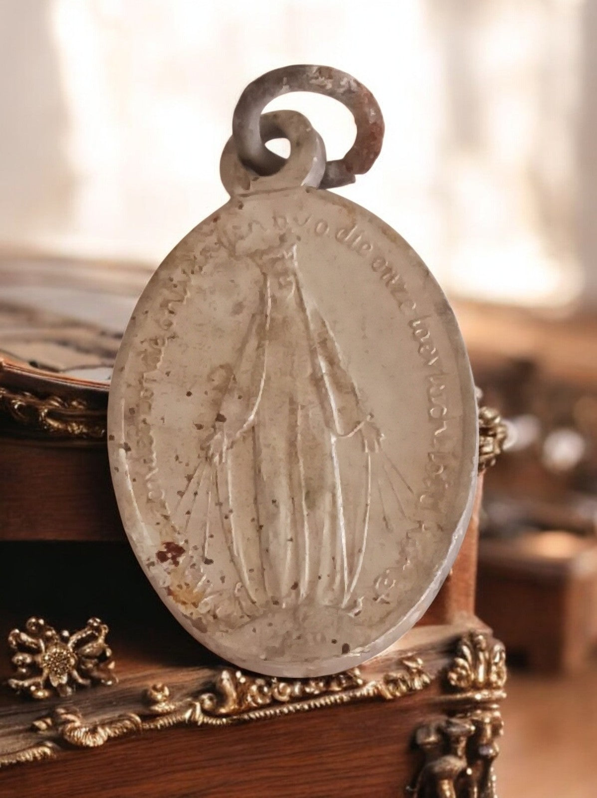 Médaille miraculeuse Vierge Marie métal ancien pendentif religieux vintage