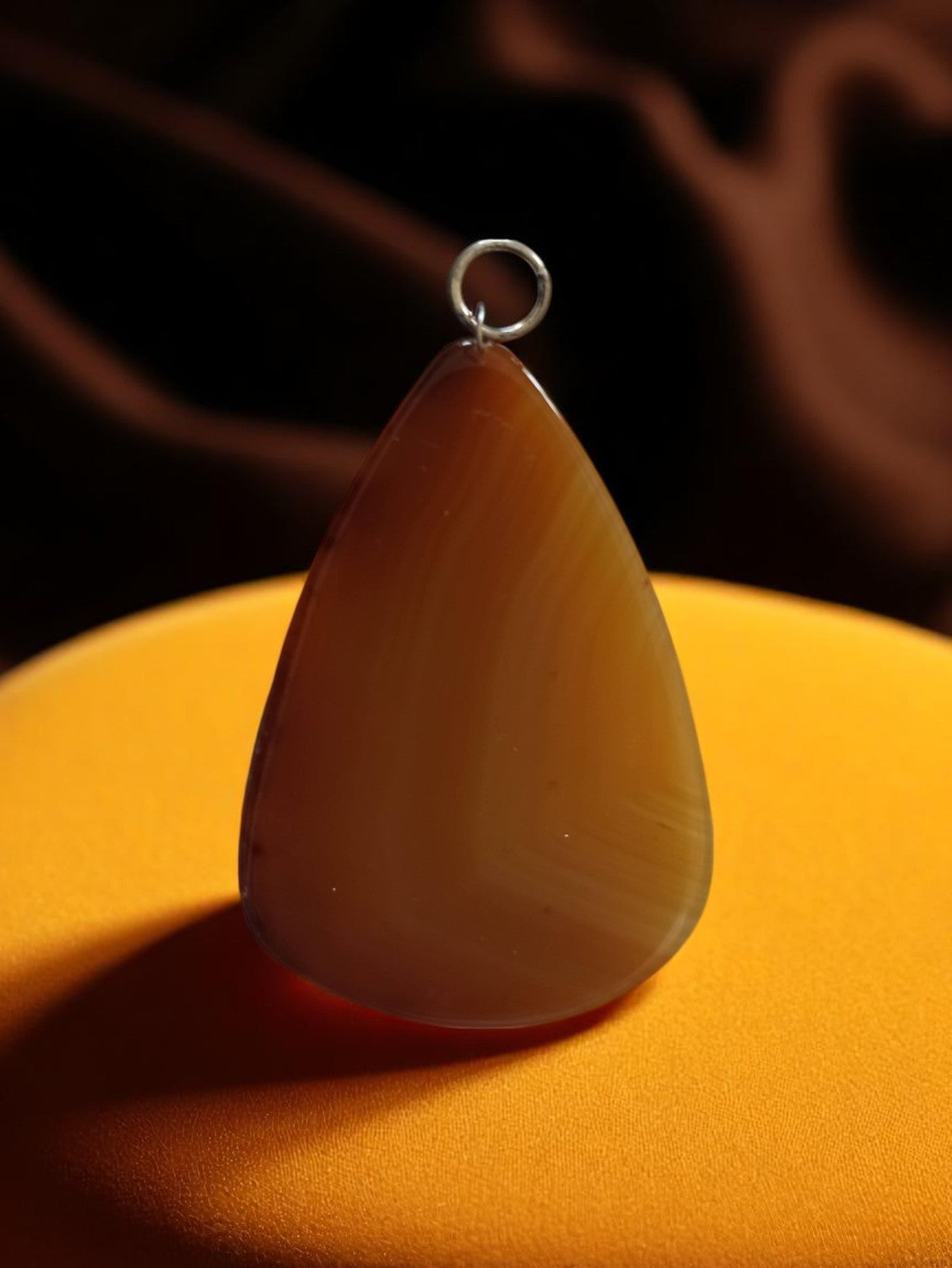 Pendentif vintage agate naturelle tranche, teintes brunes rétro, bijou rétro