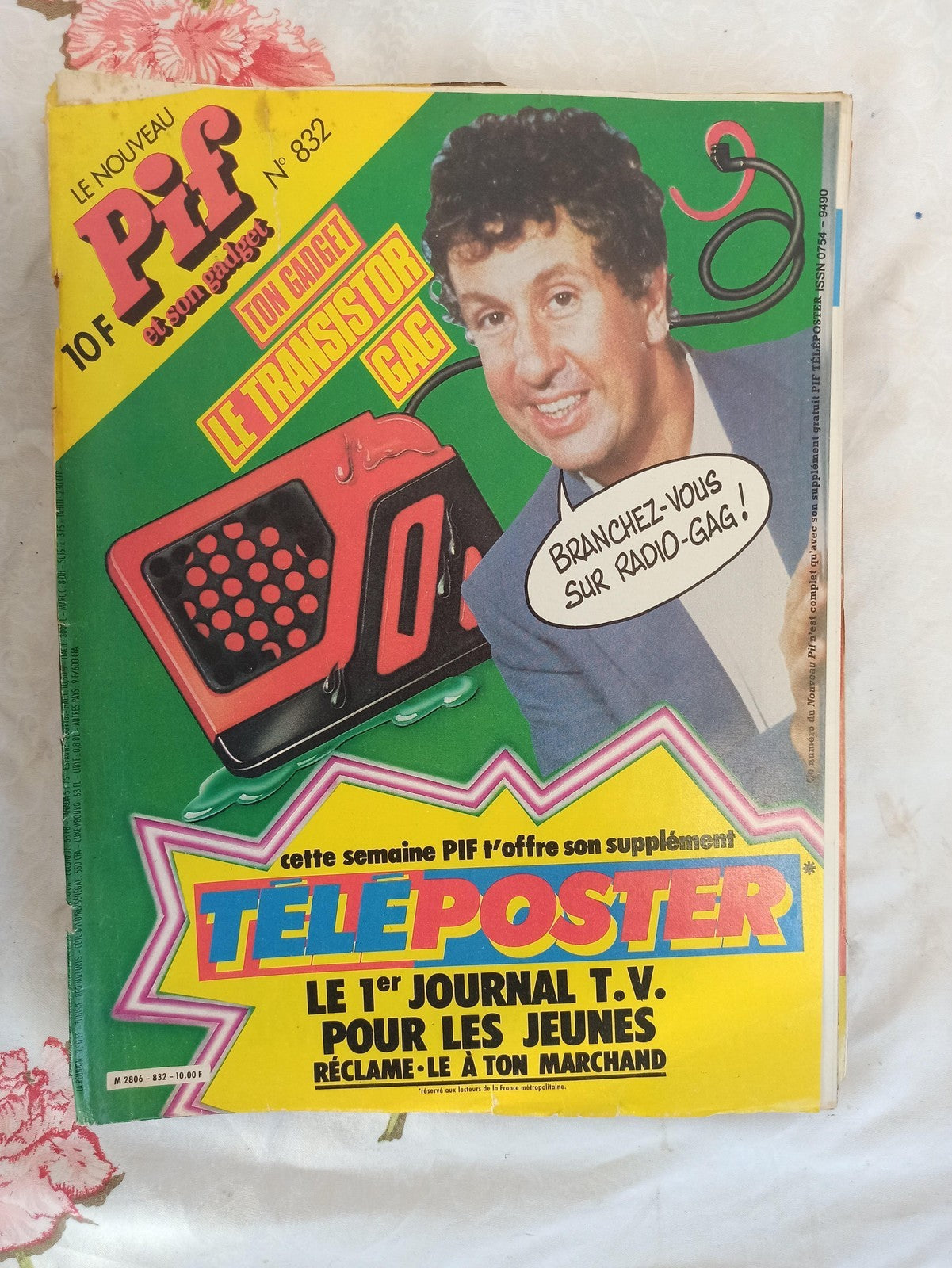 Magazine Pif Gadget n°832 vintage années 80 avec téléposter rétro