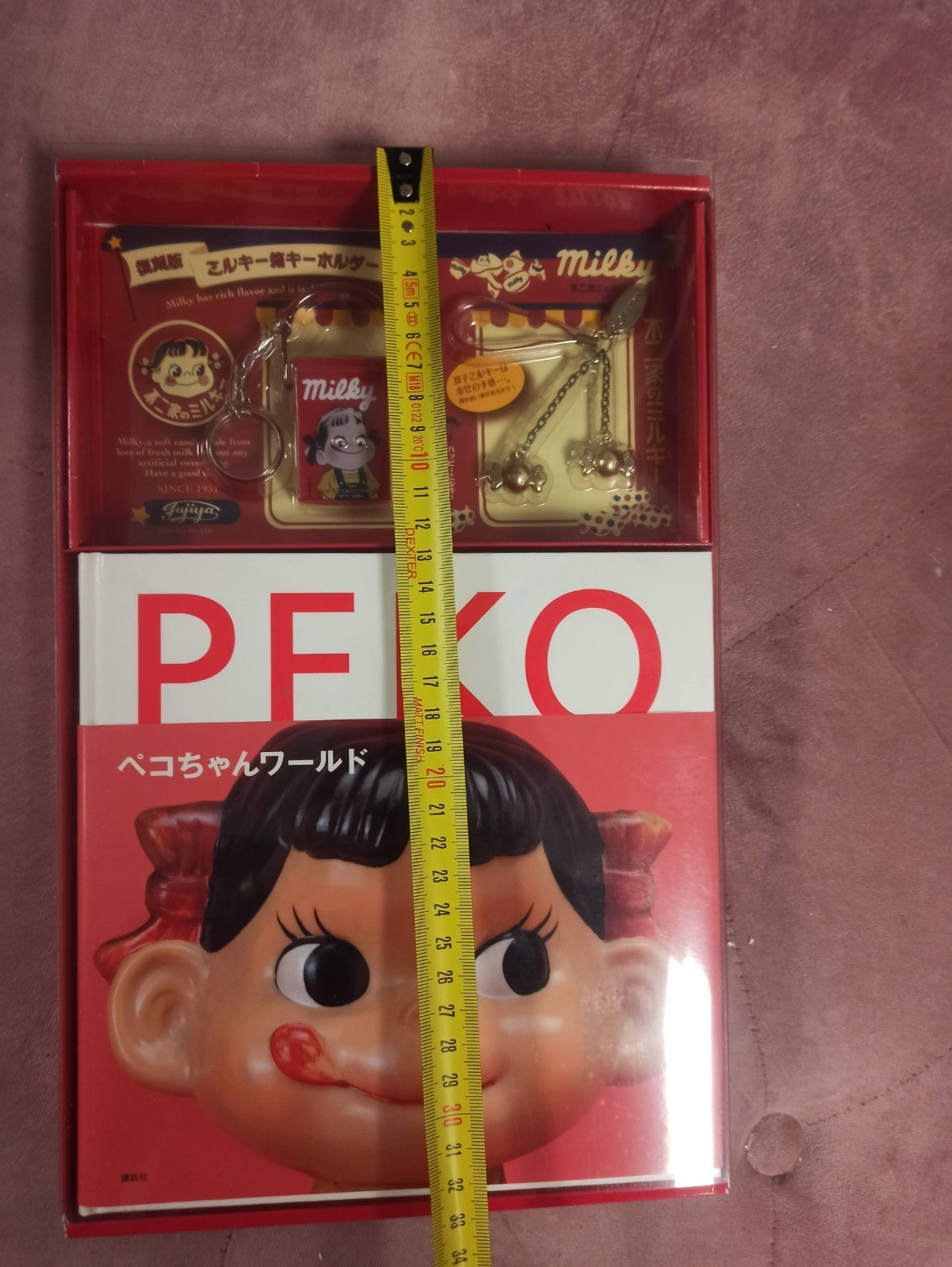 Livre Peko Chan World FujiyA Milky Japon, coffret collector, figurine visible