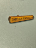 Vintage pin's toffees anglais jaune ancien publicitaire collection (ref 10)