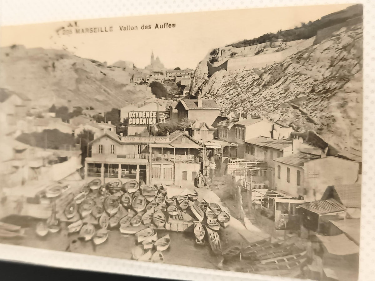 Carte postale ancienne Marseille Vallon des Auffes CPA vintage noir et blanc