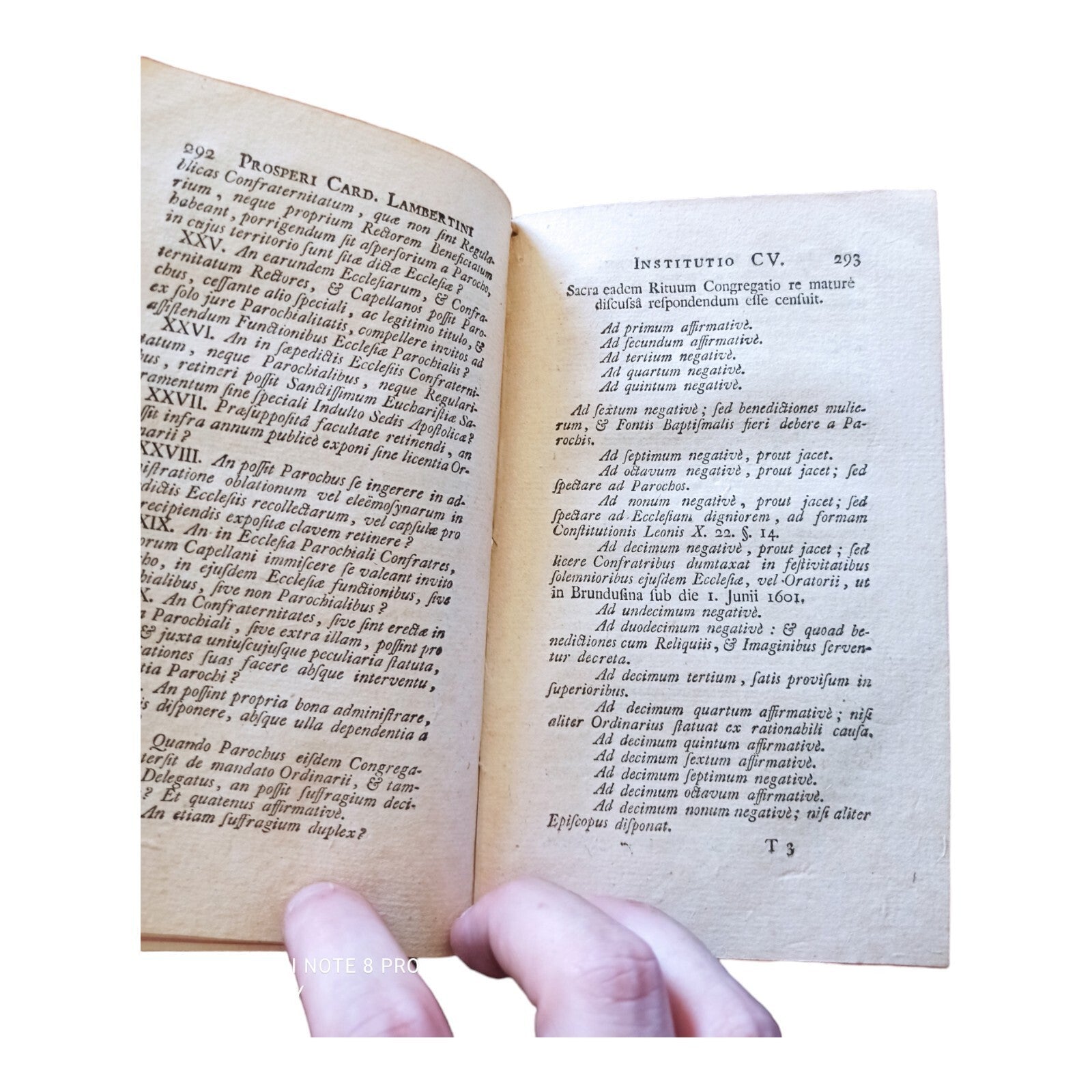 Livre ancien 1762 Institutiones Ecclesiasticae Tome III reliure cuir usée