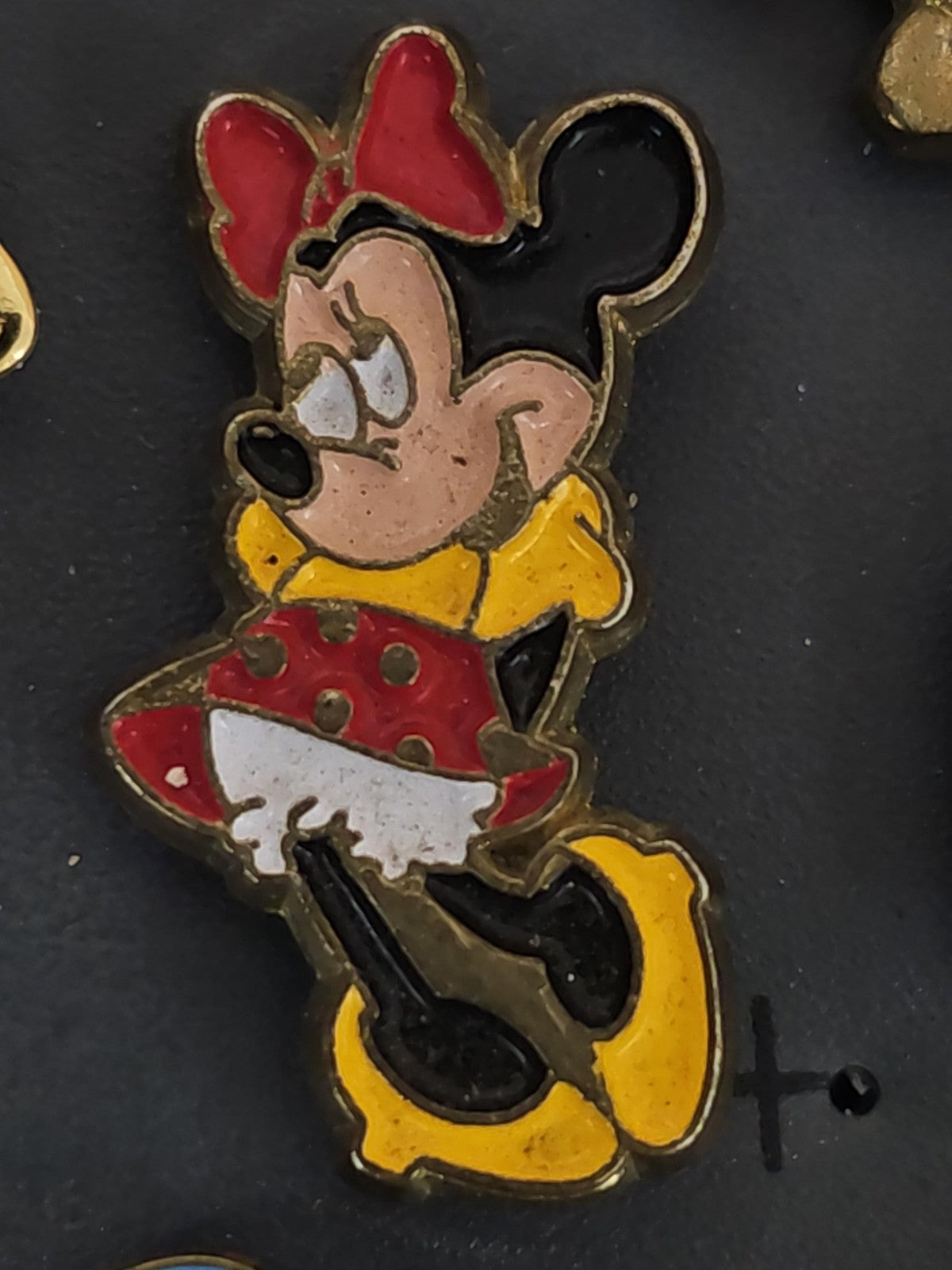 Pin's rétro ancien Disney Mickey et Minnie ? badge collection vintage rare