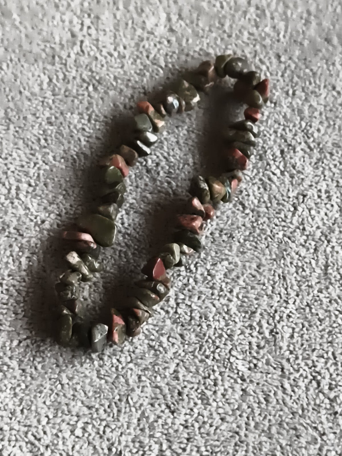 Bracelet pierres naturelles multicolores, éclats irréguliers, bijou élastique