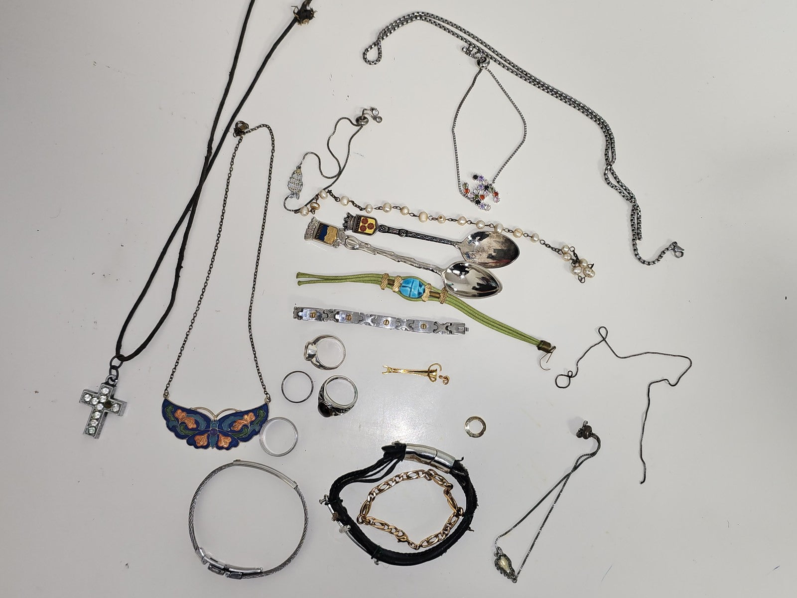 Lot bijoux fantaisie à trier, accessoires divers, parures, bijoux en vrac occasi