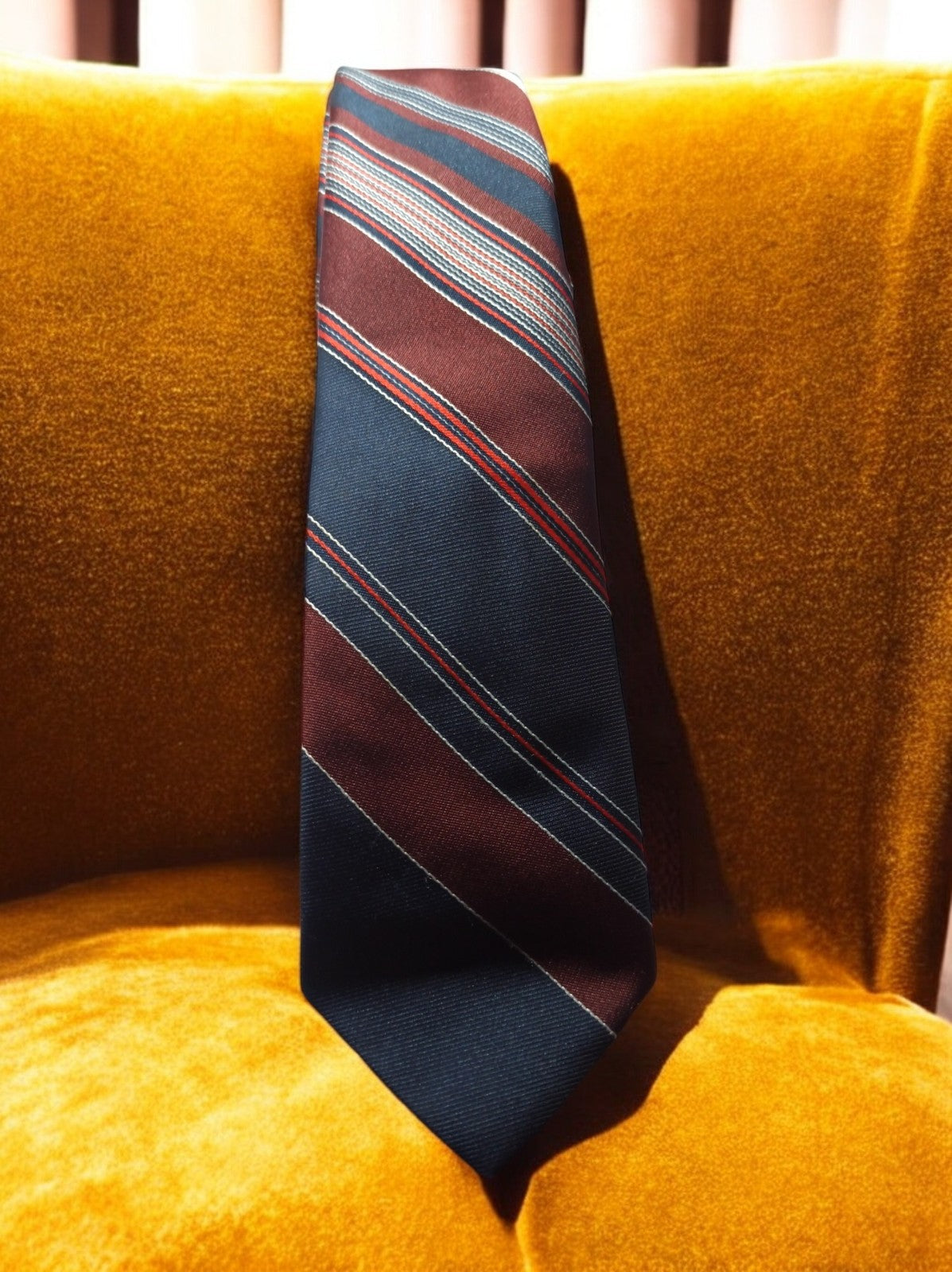 Cravate vintage Soie rayée bleu bordeaux style années 70 élégante homme