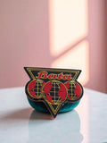Pin's publicitaire Bata vintage années 80, logo globe, rare original