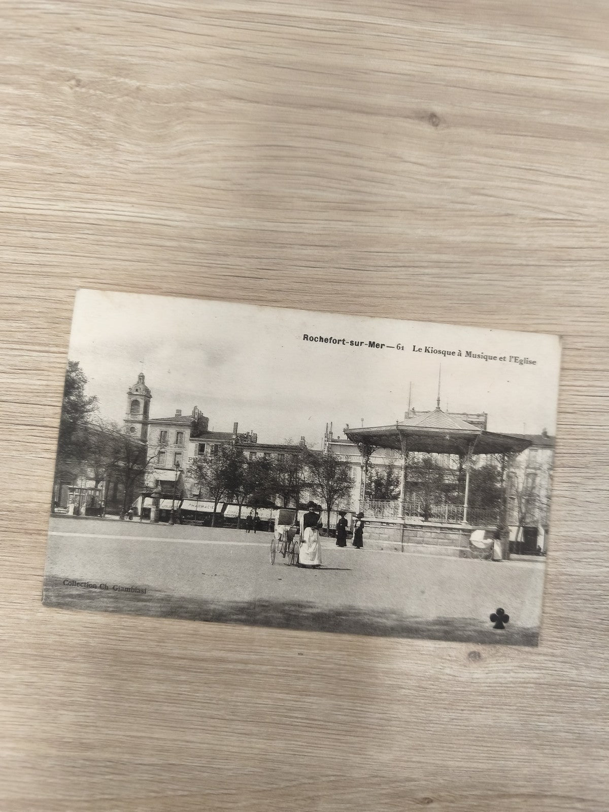 Carte postale ancienne Rochefort-sur-Mer kiosque musique église CPA vintage