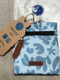 Pochette latérale Cabaia bleu motifs, neuve zip avant, 15 cm