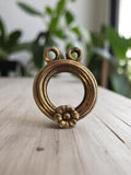Pendentif vintage rond métal doré fleur années 50 bijou rétro déco