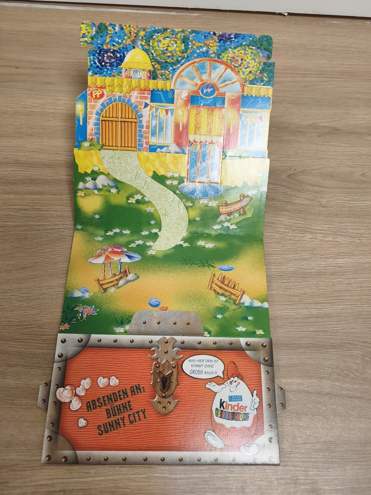 Ancien présentoir Kinder Surprise décoratif, carton illustré, jouets vintage