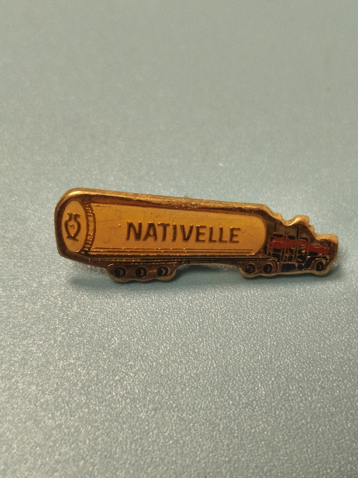 Pin's vintage Nativelle camion citerne jaune collection transport ancien