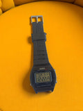 Montre digitale Casio vintage noir rétro années 80 homme étanche Illuminator