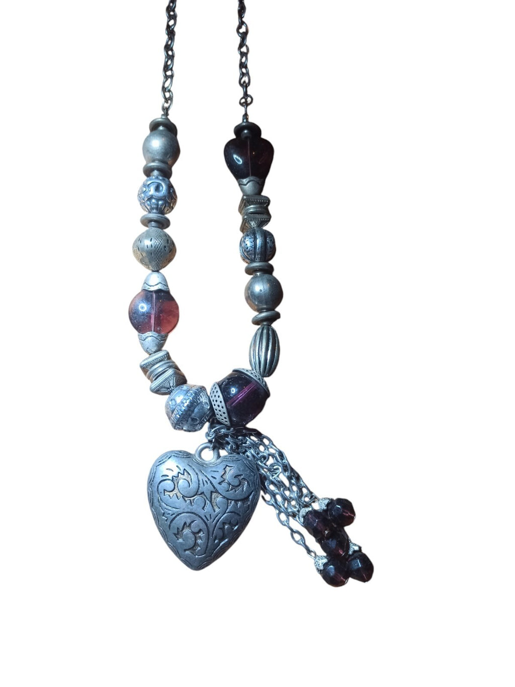 Collier vintage fantaisie métal argenté perles verre breloques cœur