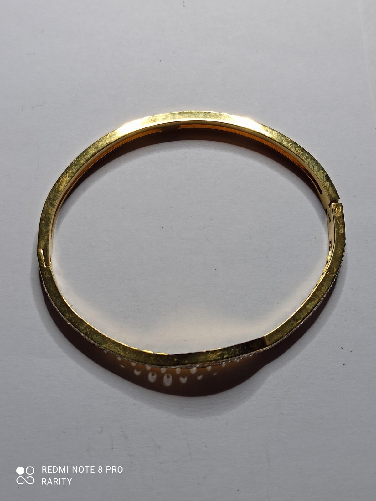 Bracelet jonc vintage plaqué or strass motif grec, bijou ancien doré