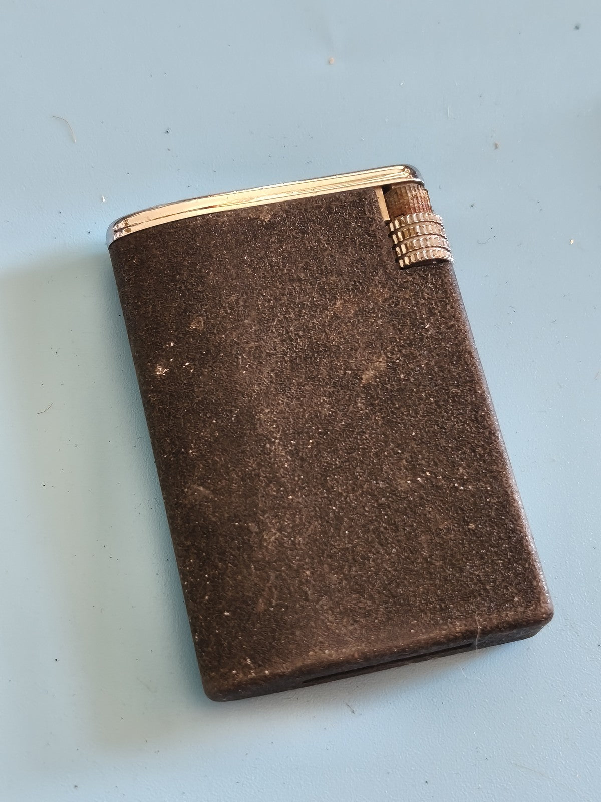 Ancien briquet vintage de collection rétro, accessoire fumeur authentique d?époq