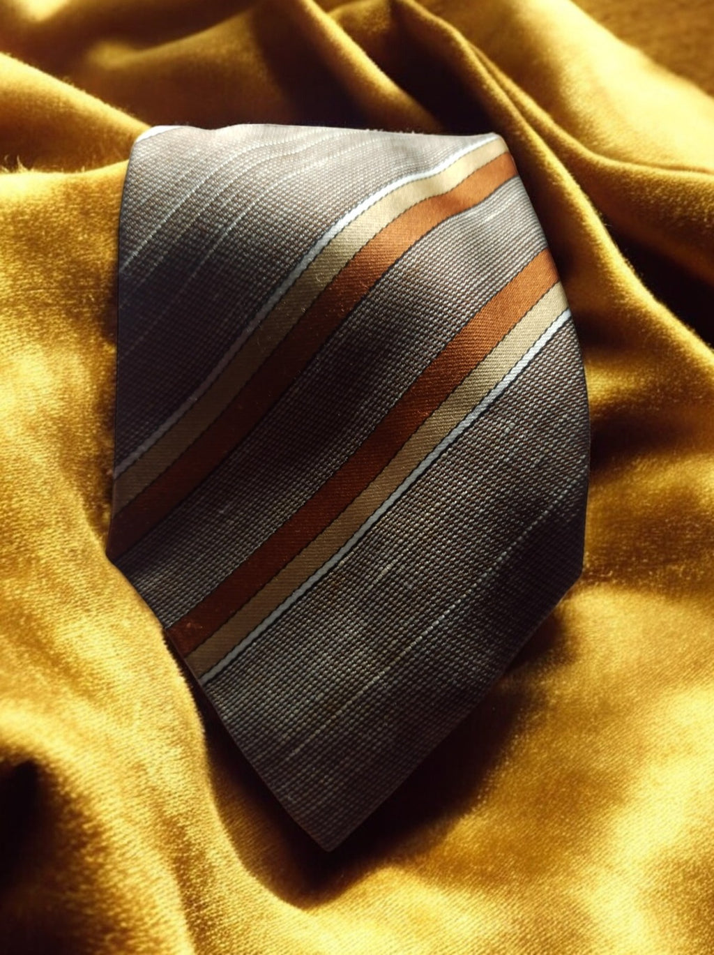 Cravate vintage Fusaro rayée gris brun rétro chic accessoire homme élégant