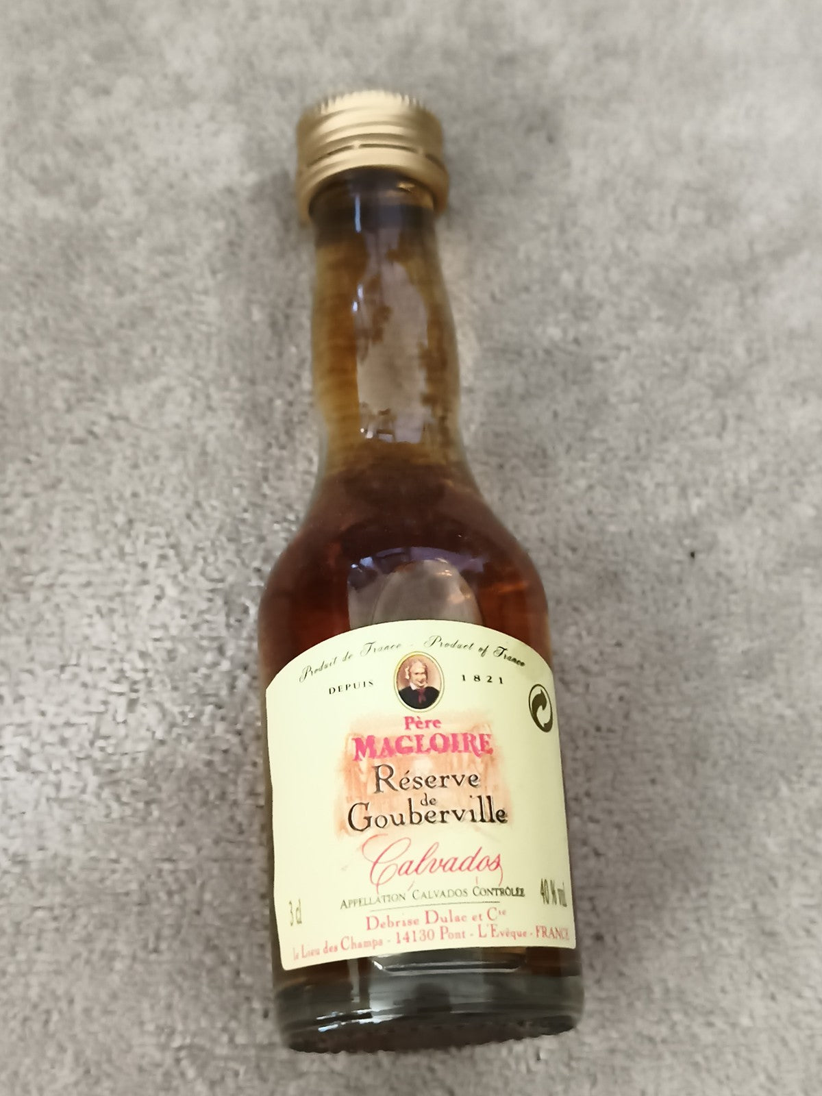 Mini bouteille Calvados Père Magloire Réserve de Gouberville 3cl partiellement r
