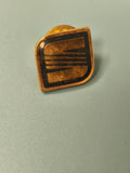 Vintage pin's Seat logo ancien doré forme carrée collection automobile