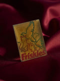 Pin's publicitaire Friskies vintage rectangulaire logo doré années 80-90 badge r