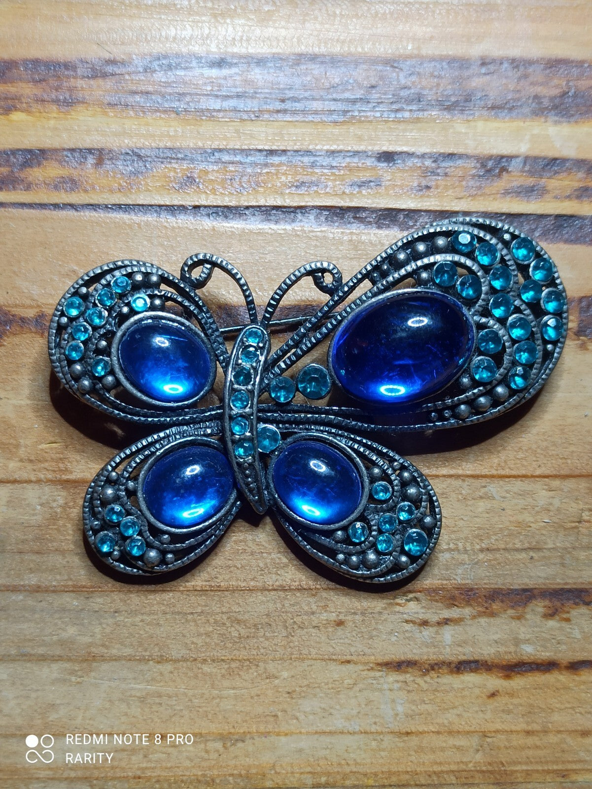 Broche papillon vintage bleue strass cabochons, bijou rétro élégant