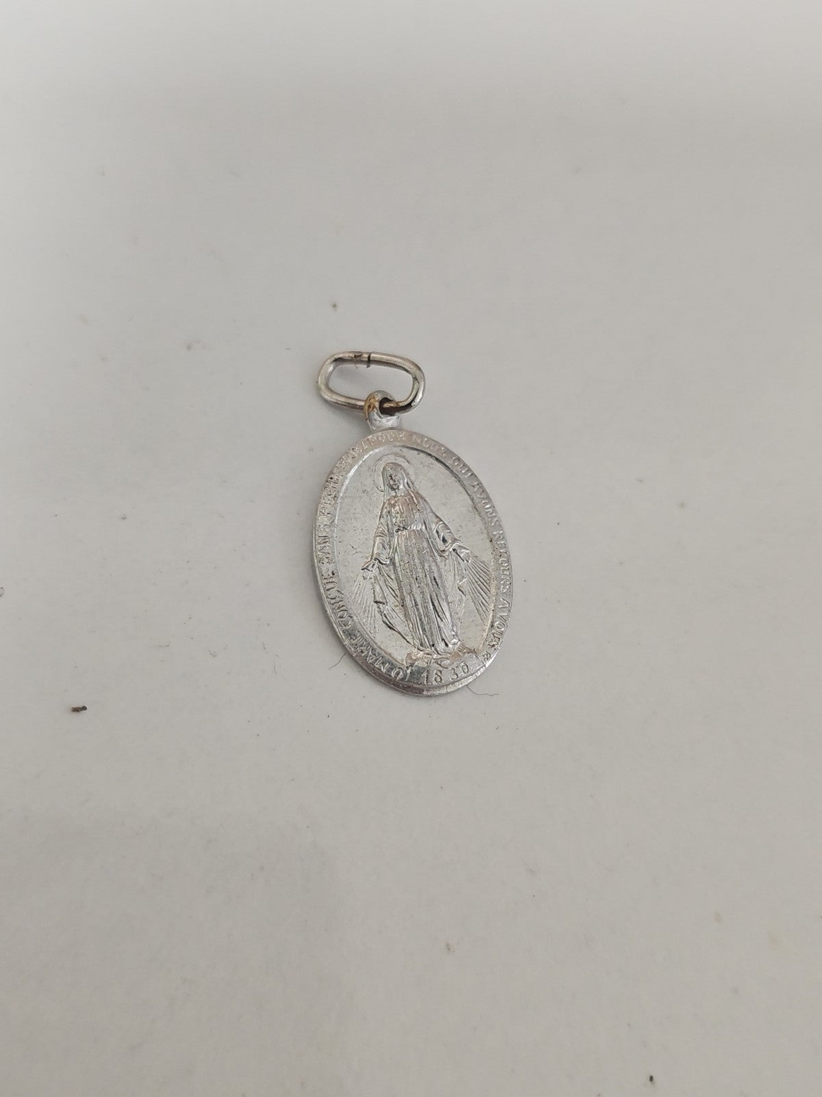 Médaille religieuse ancienne vintage catholique ? objet de collection rétro rare