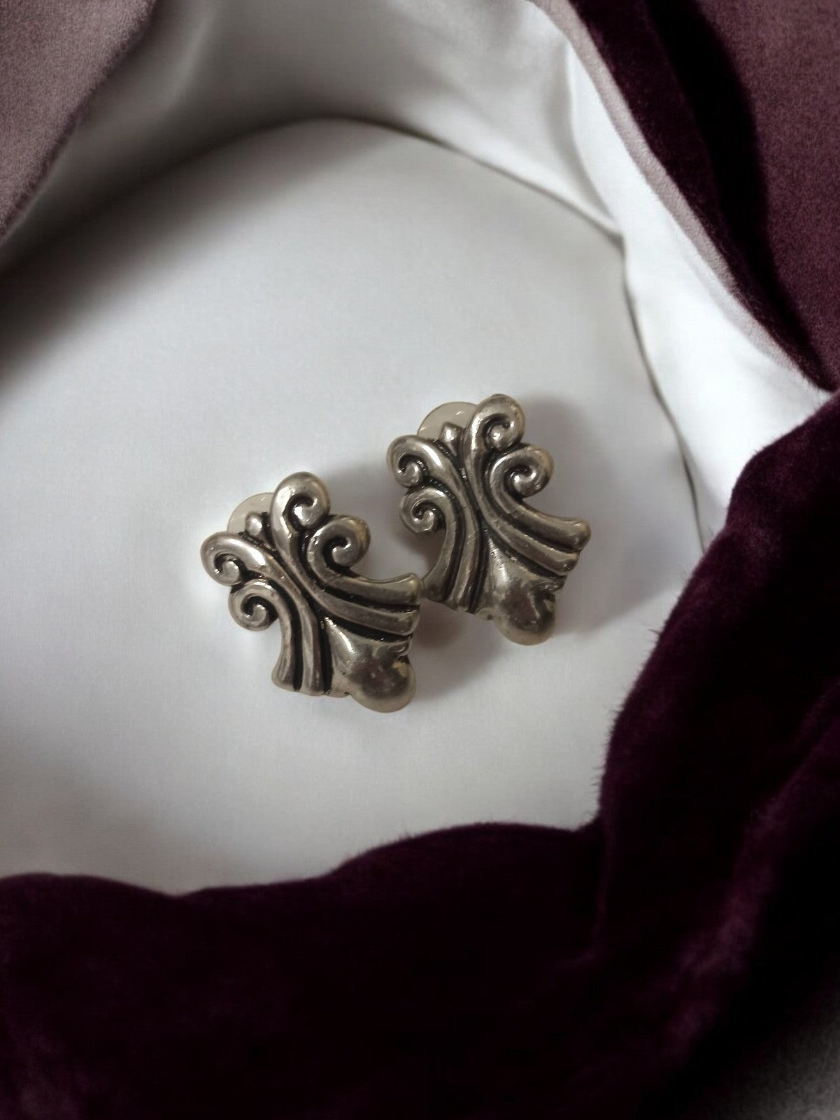 Paire boucles d’oreilles vintage rétro, forme volutes argenté ancien bijou fanta