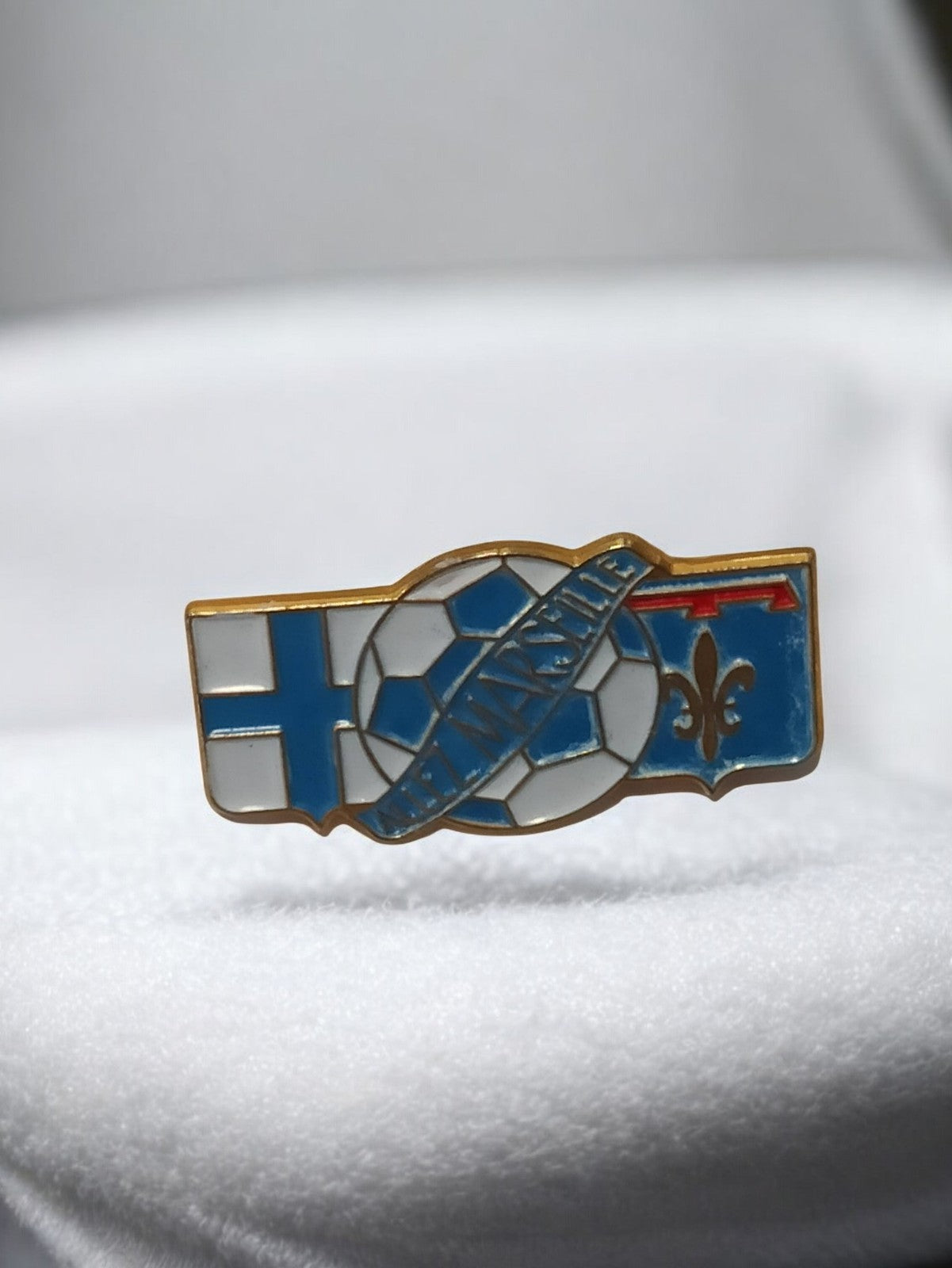 Pin's vintage Olympique de Marseille OM badge ancien football bleu blanc