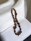 Ancien collier vintage en pierres naturelles, bijou rétro authentique d'occasion