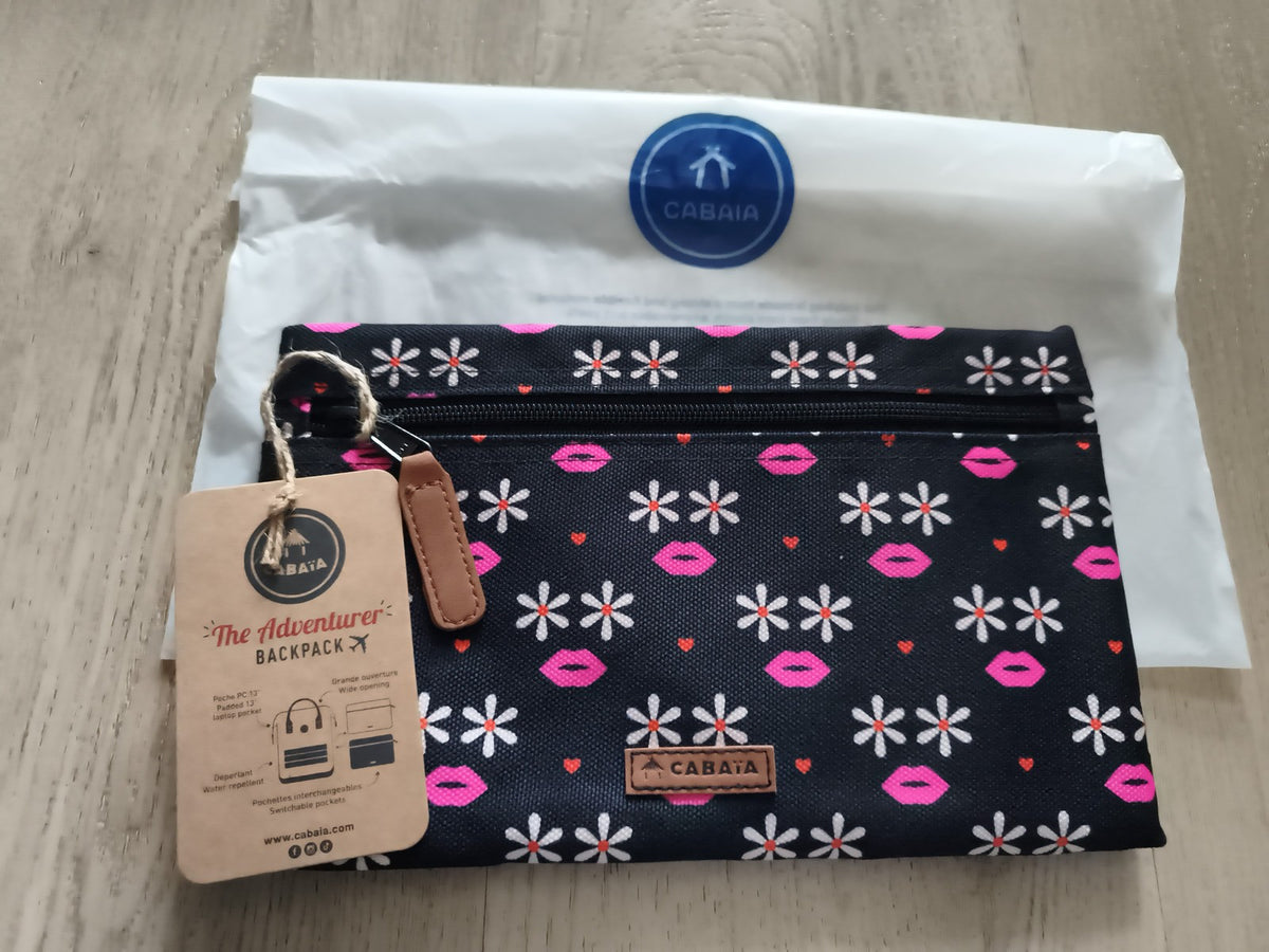 Pochette Cabaia à motifs lèvres fleurs zip neuve 24 cm, trousse accessoire