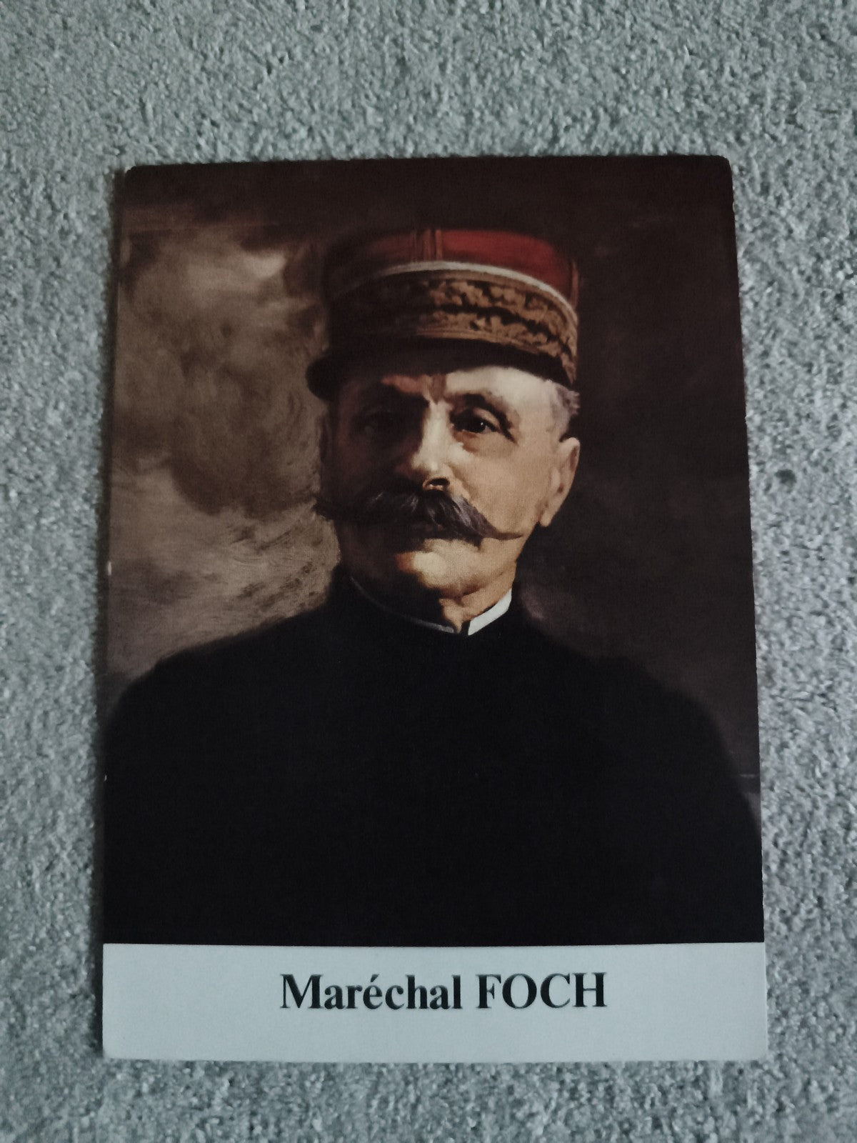 Carte postale Maréchal Foch portrait militaire philatélie illustration (Ref 27)