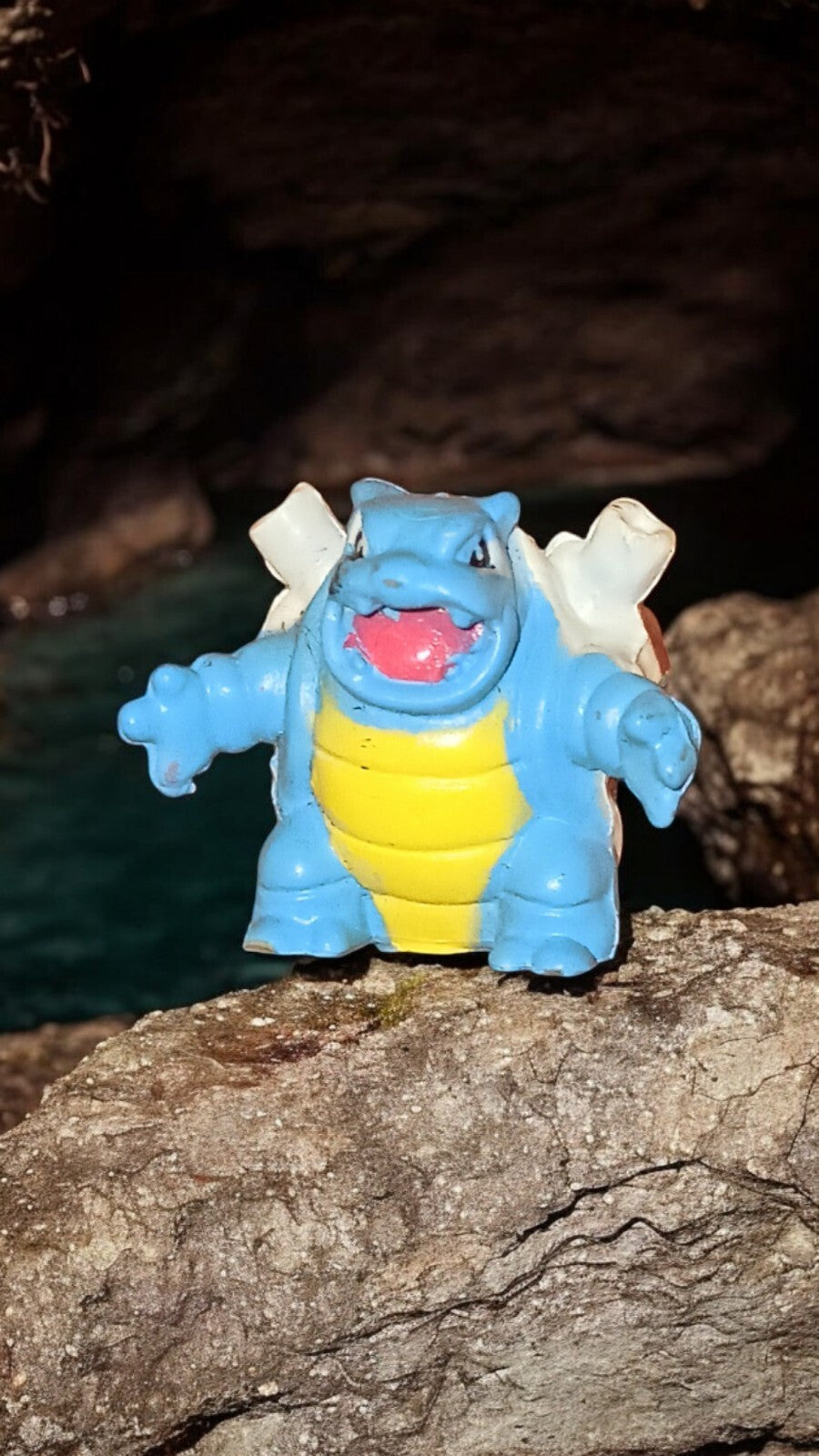 Figurine vintage Tortank Pokémon bleu jaune PVC rétro rare collection