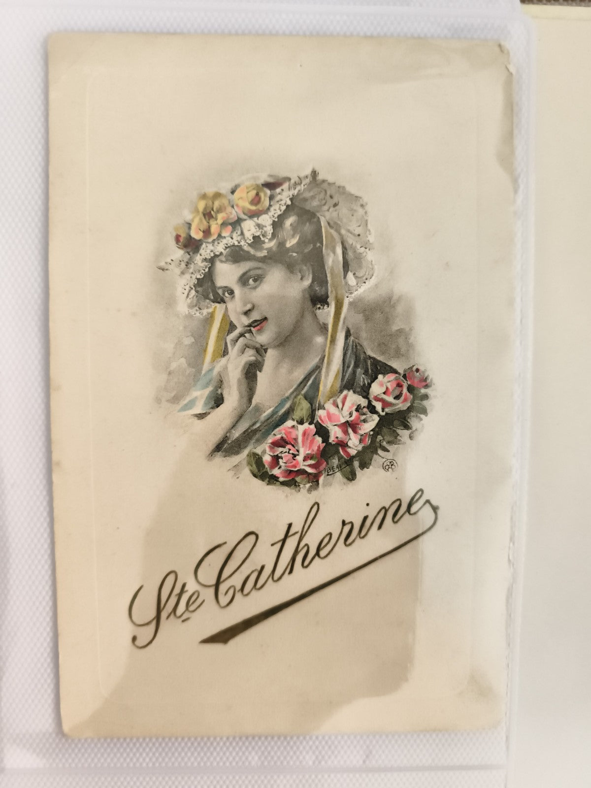 Carte postale ancienne Ste Catherine illustrée, portrait femme chapeau fleurs, C