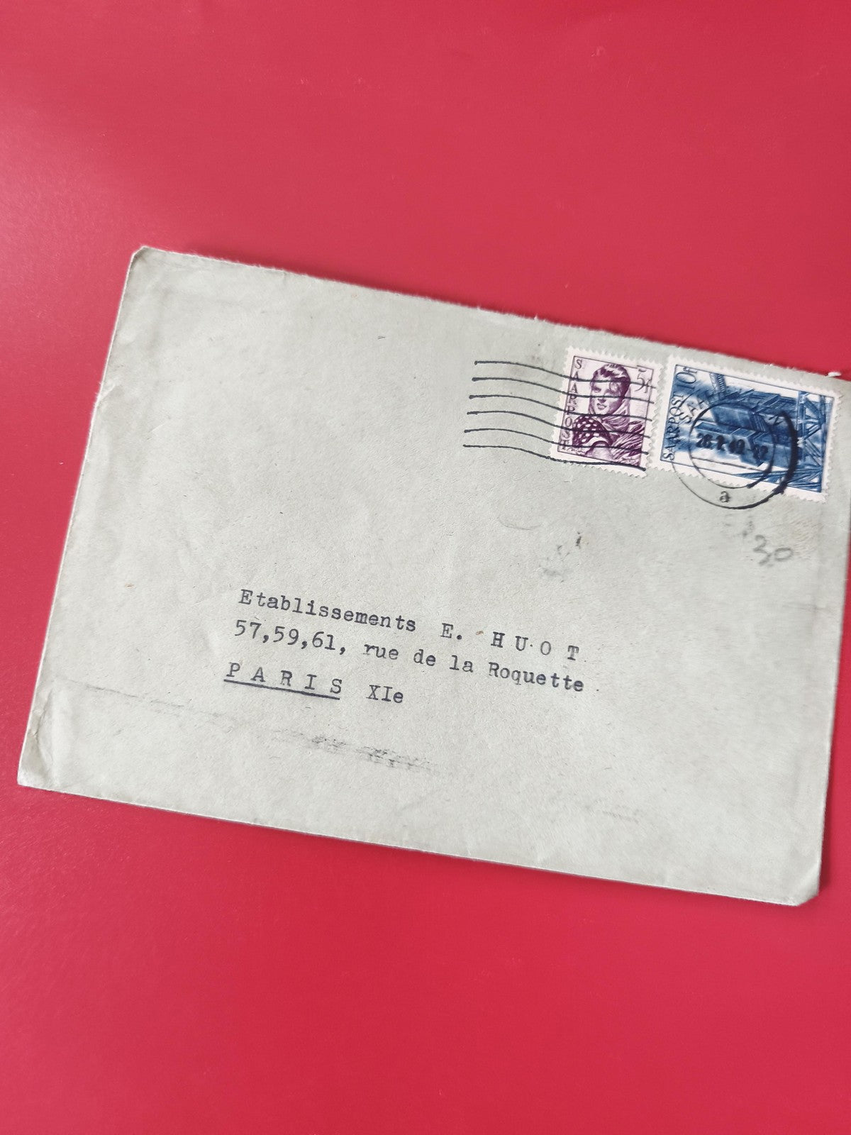 Enveloppe affranchie timbres France, courrier adressé Paris XIe, philatélie