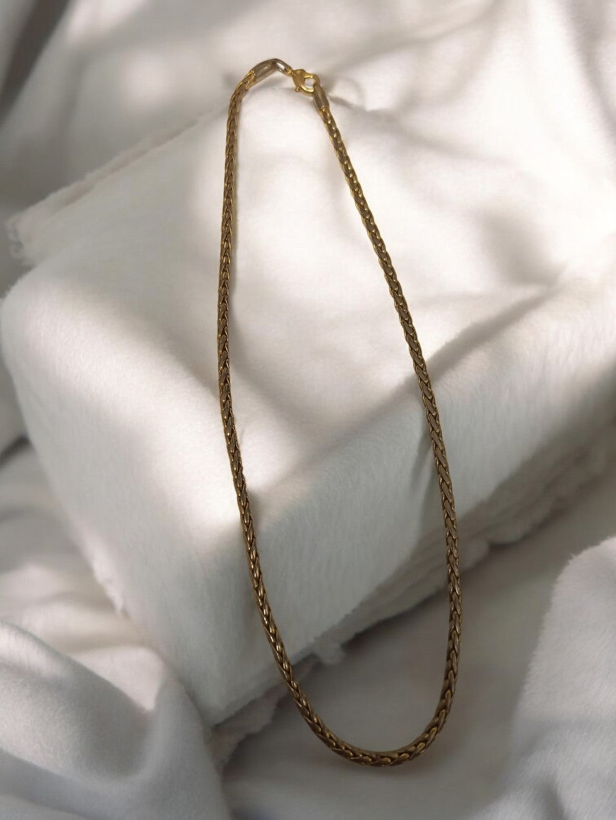 Collier chaîne vintage plaqué or ancien, maille tressée rétro élégant