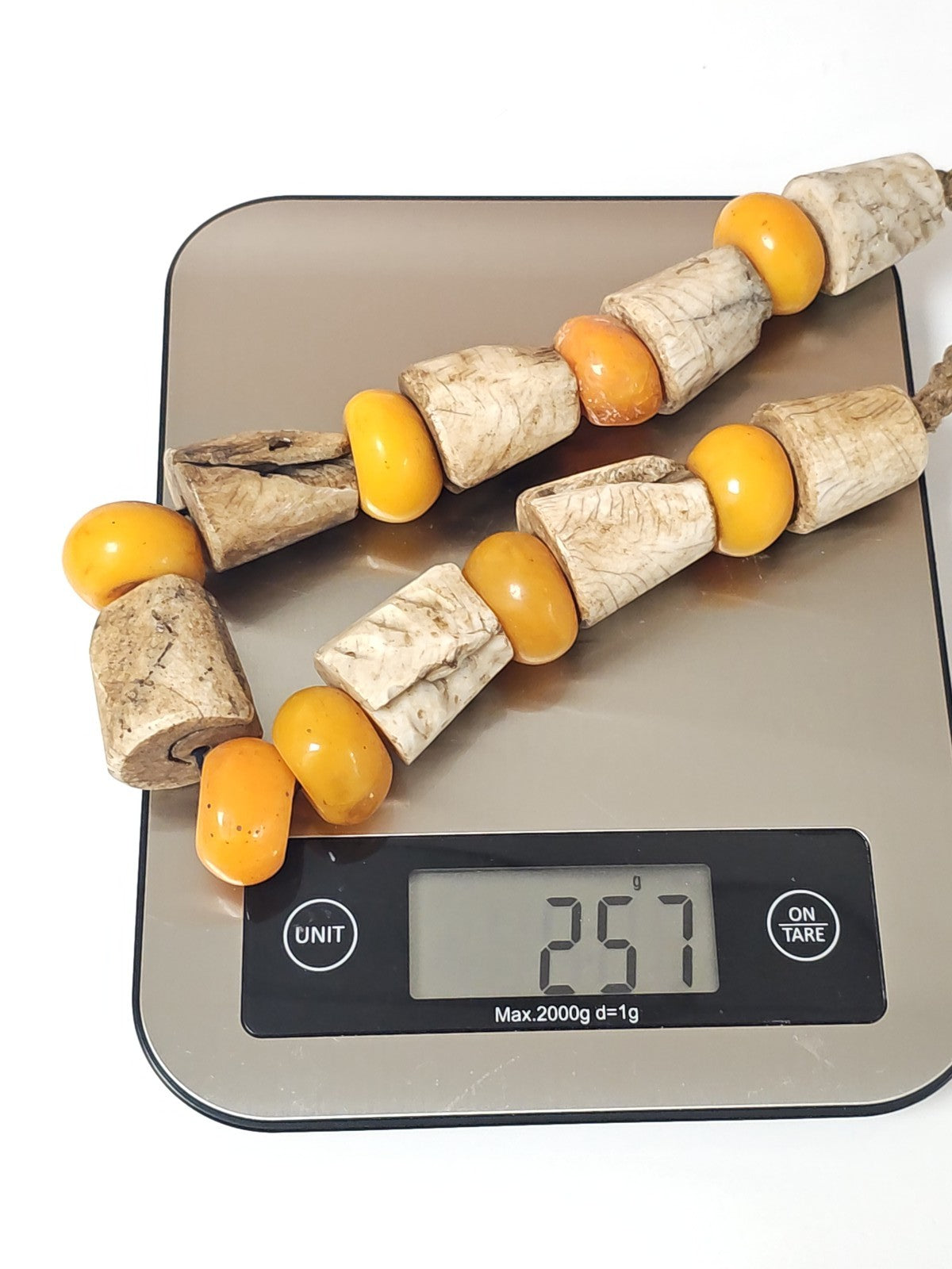 Collier perles ambre tibétain bakélite butterscotch et os 257g bijou artisanal