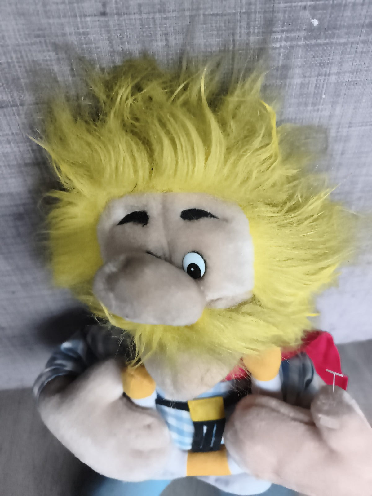 Peluche Astérix vintage Parc Astérix blond tenue vichy peluche ancienne