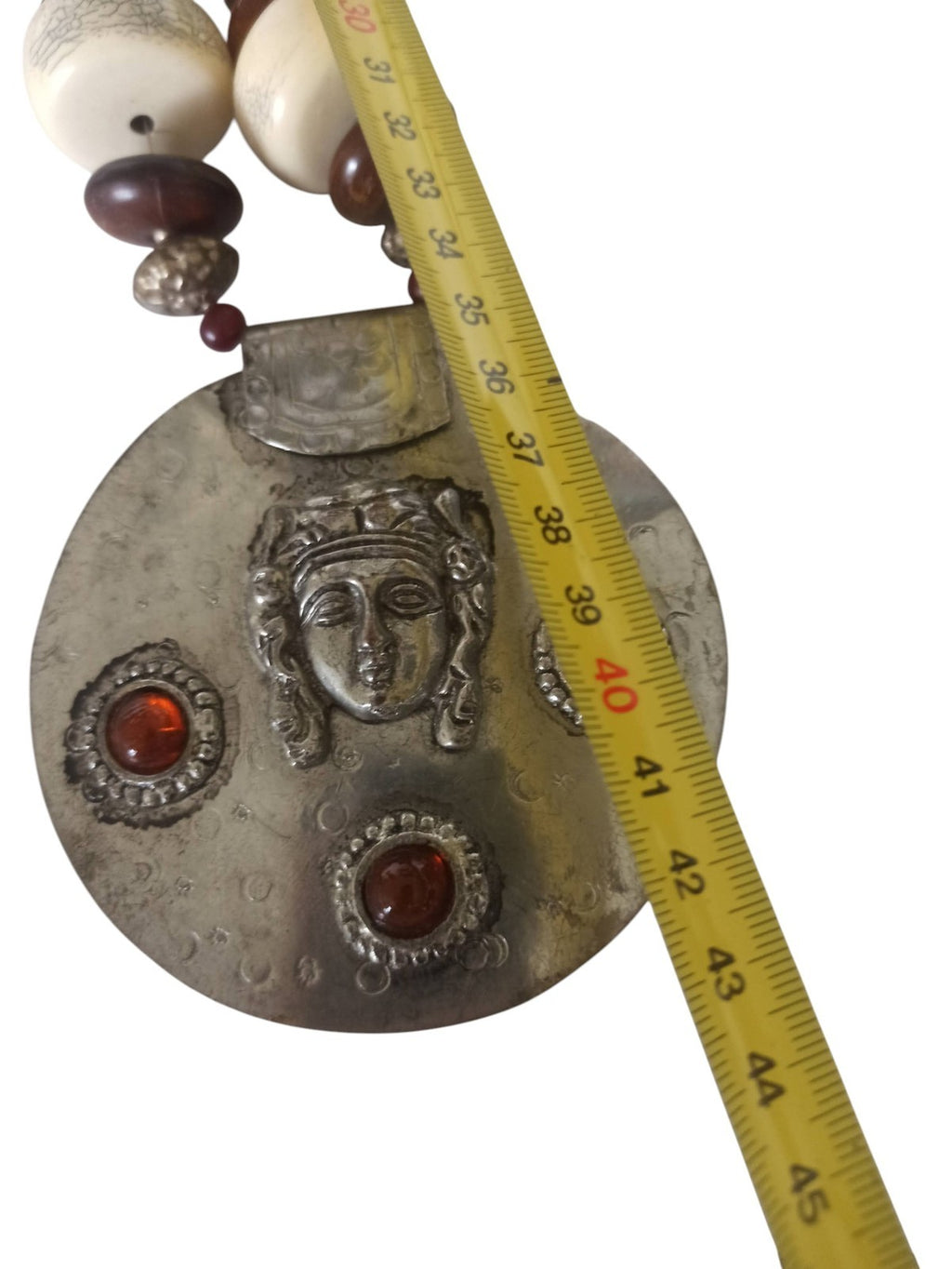 Collier ethnique ancien pendentif visage, perles naturelles et ambre reconstitué