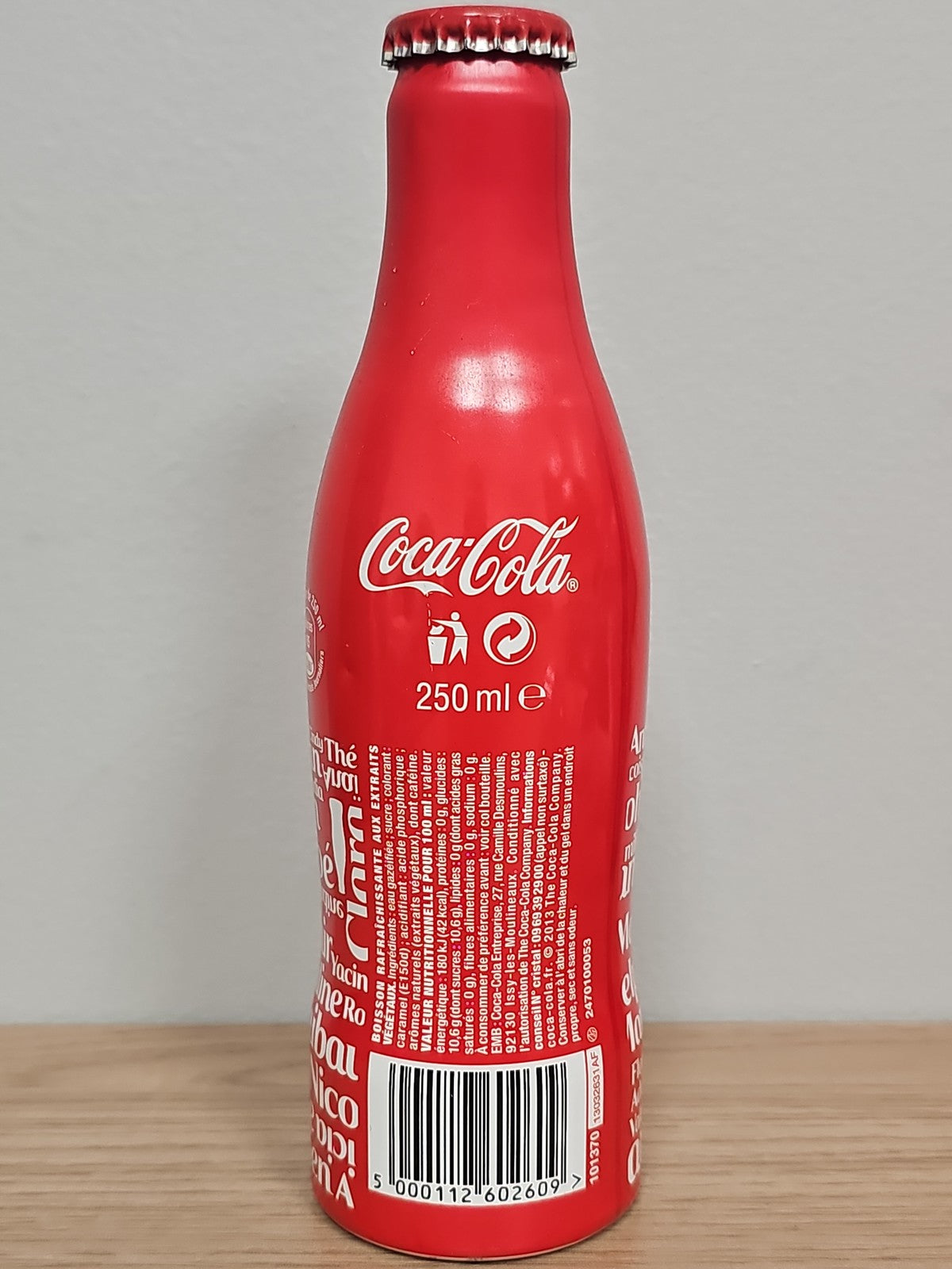 Bouteille Coca Cola pleine, édition spéciale, boisson gazeuse, objet décoratif