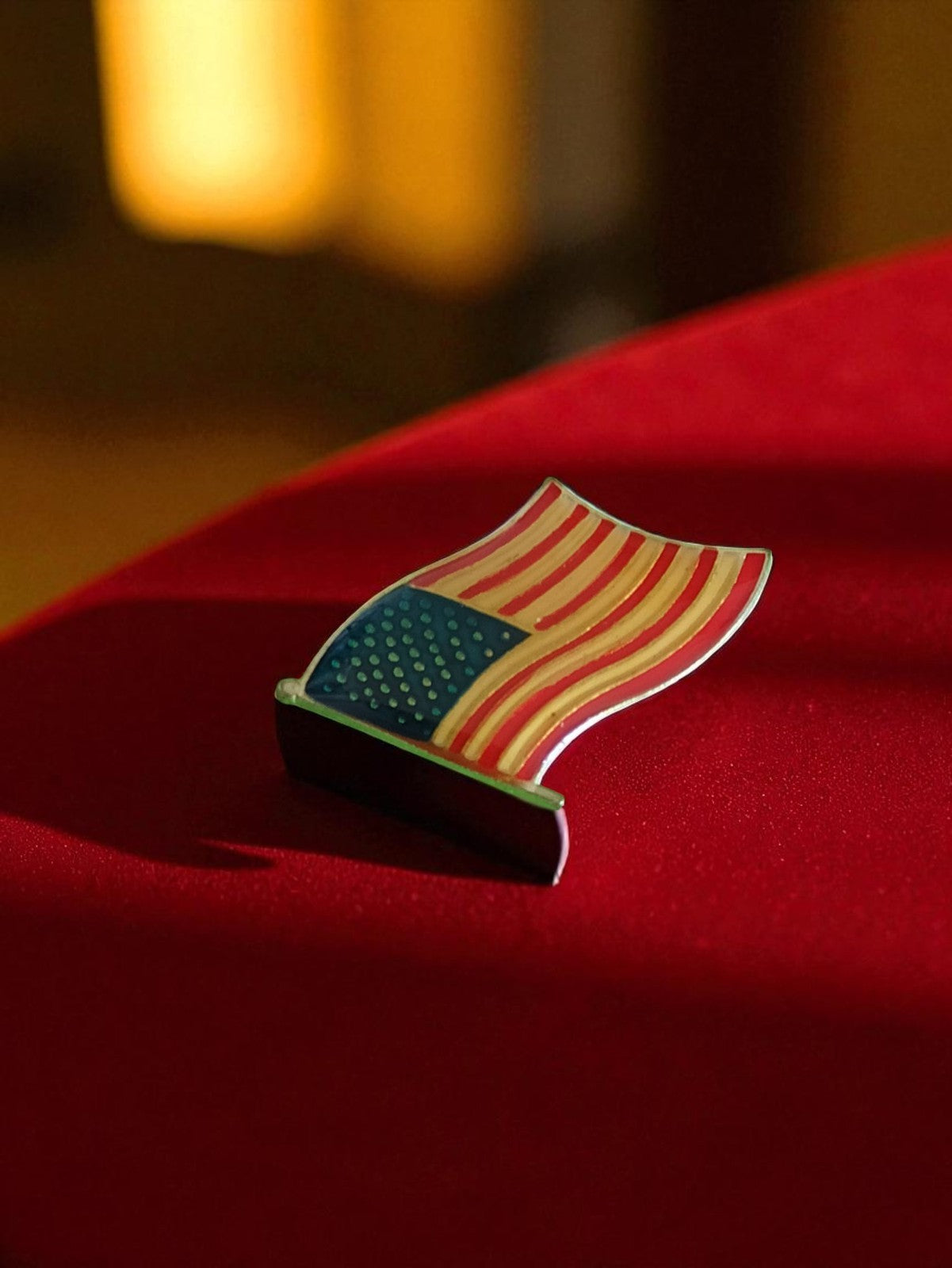 Pin's drapeau USA vintage émail, badge ancien américain patriotique