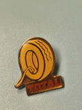 Vintage pin's TOTAL pneu jaune, publicité garage auto collection (Ref 2)