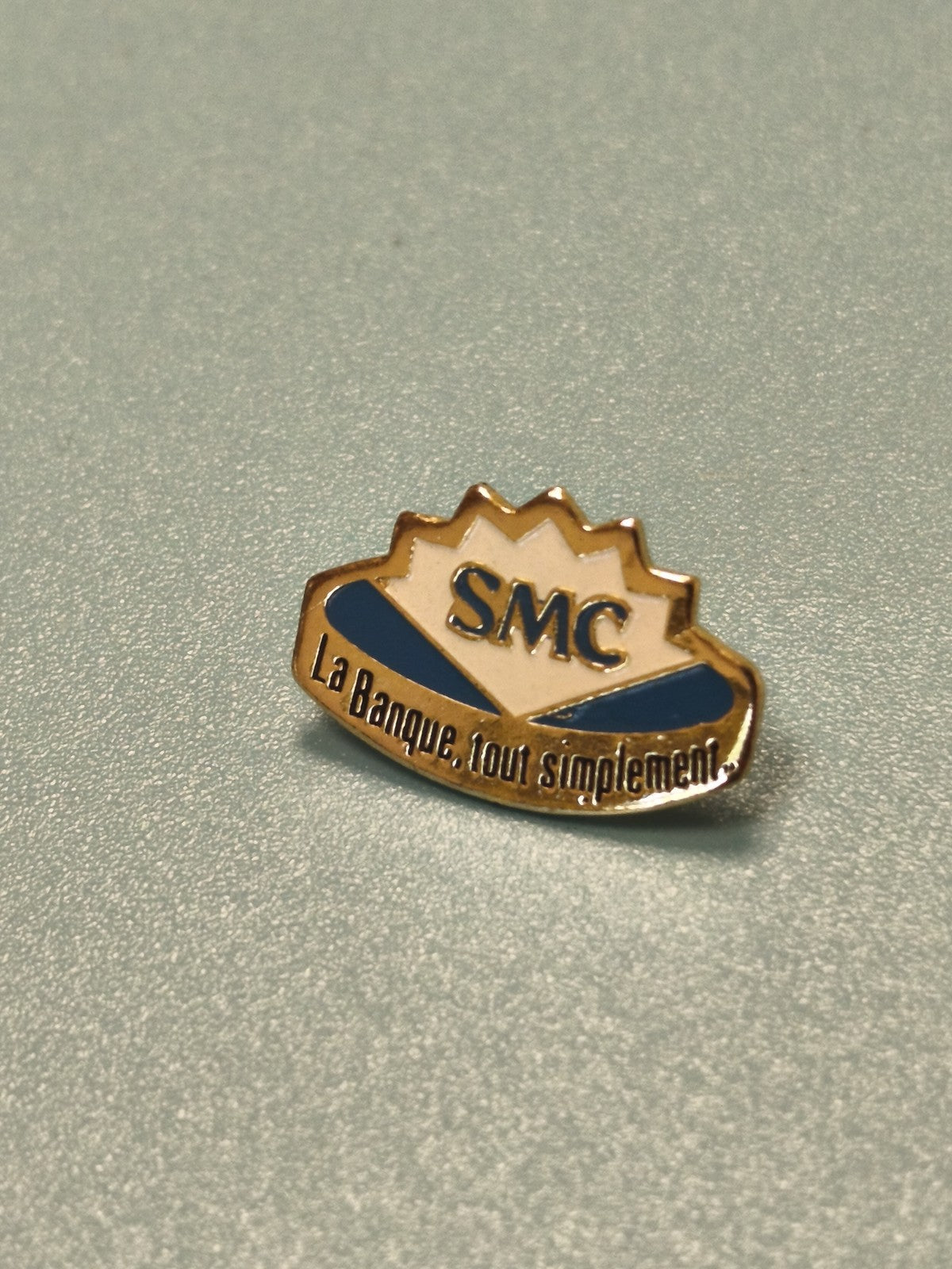 Vintage pin's SMC banque logo émaillé bleu doré collection publicitaire