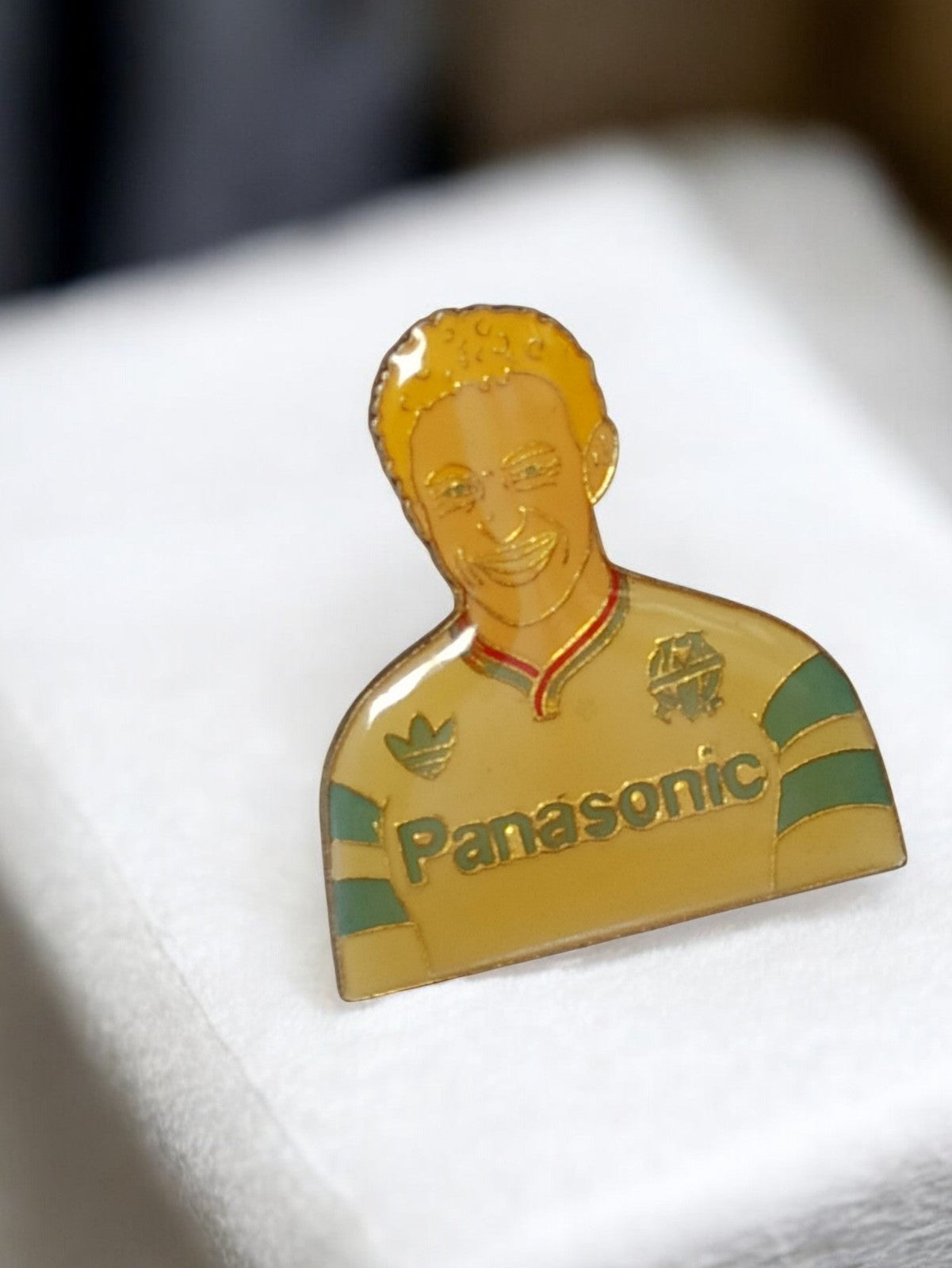 Pin's vintage OM Olympique de Marseille Panasonic joueur football rétro rare