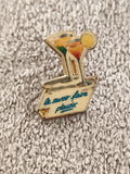 Pin's vintage cocktail verre, slogan "le savoir faire plaisir", badge ancien (Re