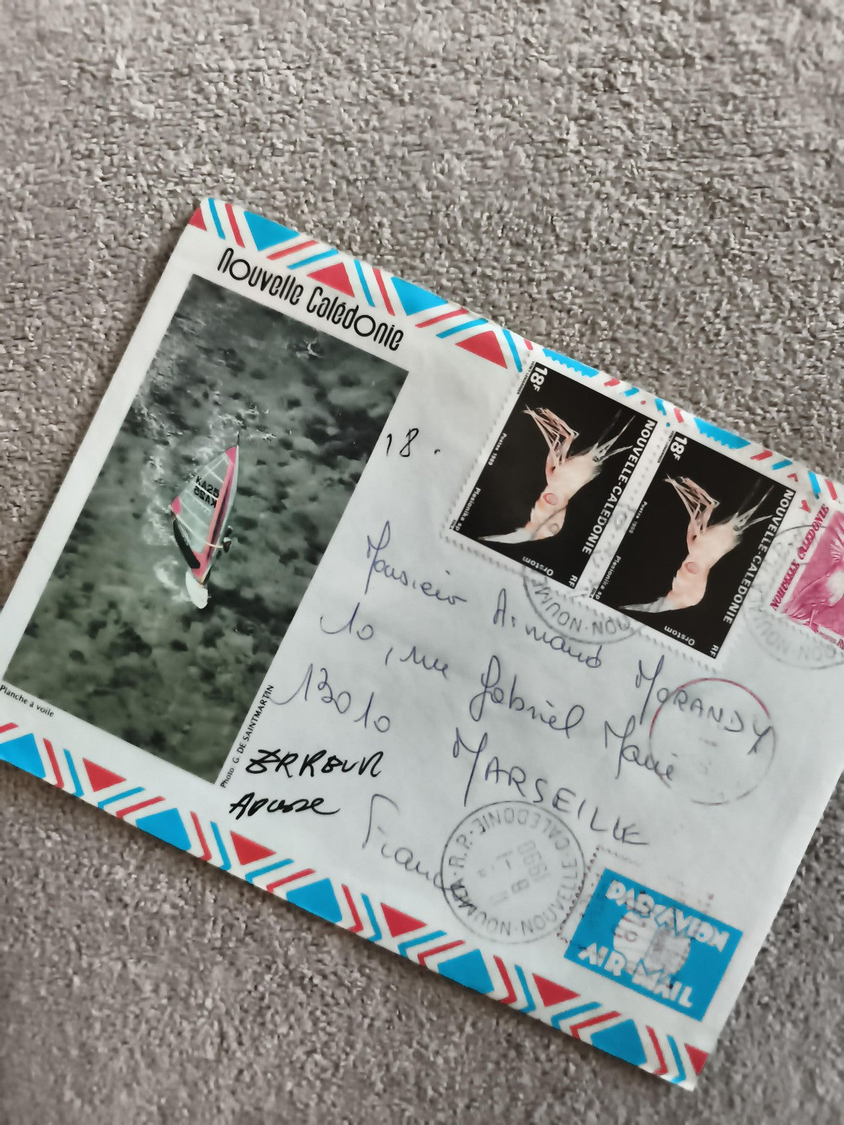 Lettre affranchie Nouvelle-Calédonie timbres 18F planche à voile Air Mail philat