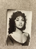 Carte postale ancienne photo Gina Lollobrigida portrait vintage noir et blanc